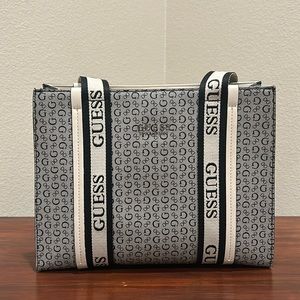 Guess tote